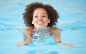Read more about the article Como economizar a água da piscina