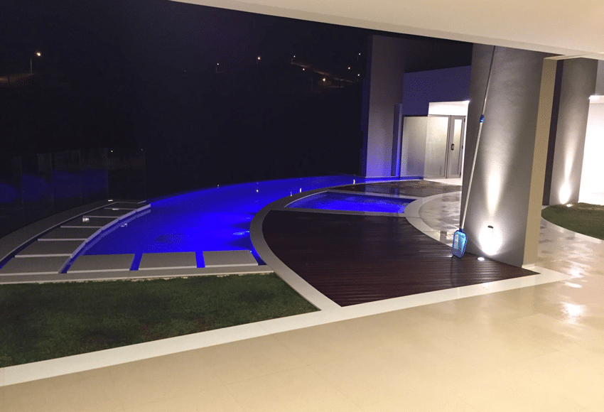 You are currently viewing Descubra se investir em iluminação na piscina é uma boa ideia